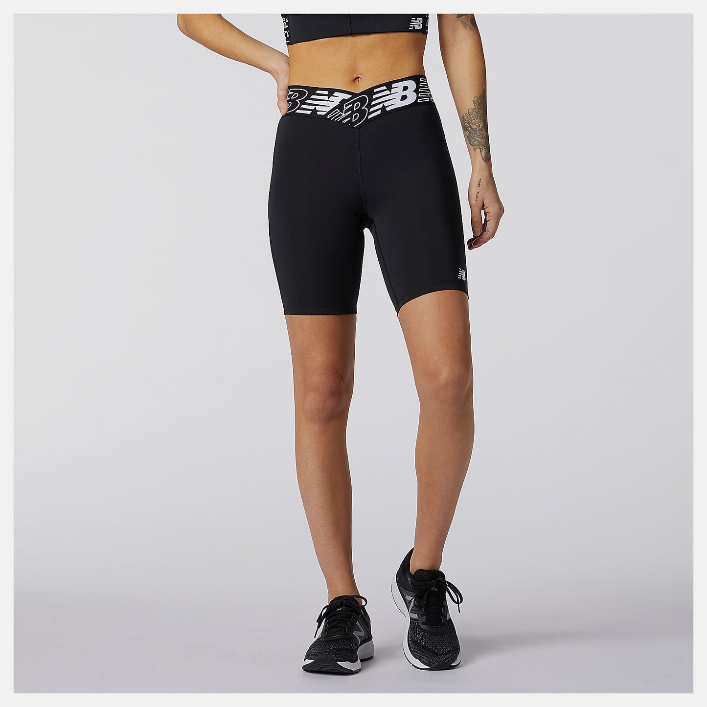 Relentless 8 inch Fitted Short | New Balance Clothing Black - Women